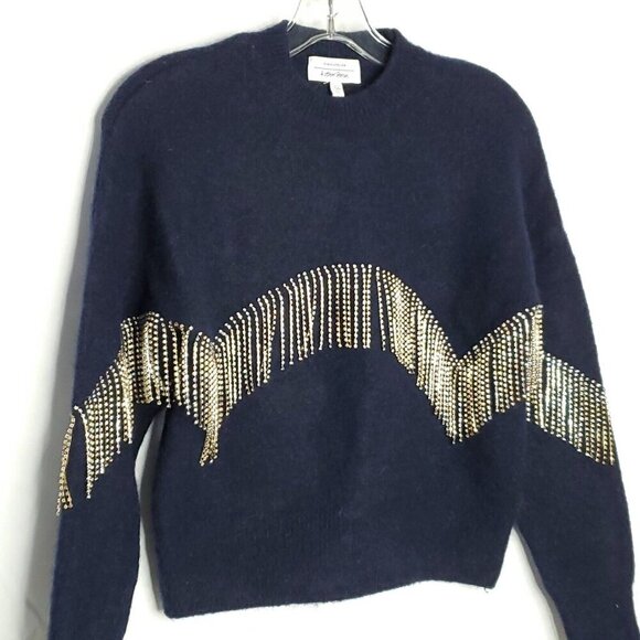 Elegant Black Sweater with Gold Accents - Picture 2 of 8